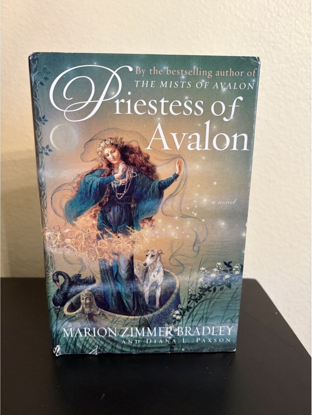 Priestess of Avalon by Marion Zimmer Bradley & Diana L. VTG HC/DJ 2001